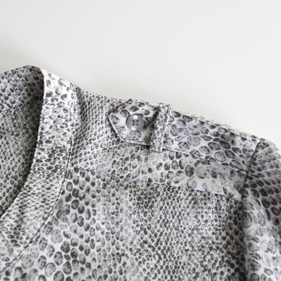 CALVIN KLEIN Gray Snakeskin Print Long Sleeve Blouse - Size Medium - Picture 6 of 9